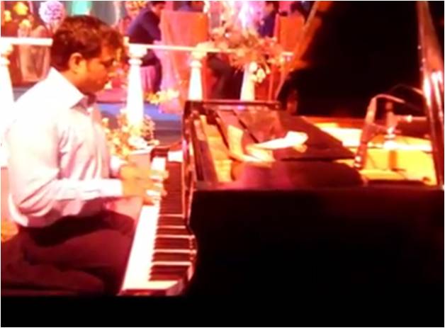 male piano player udaipur